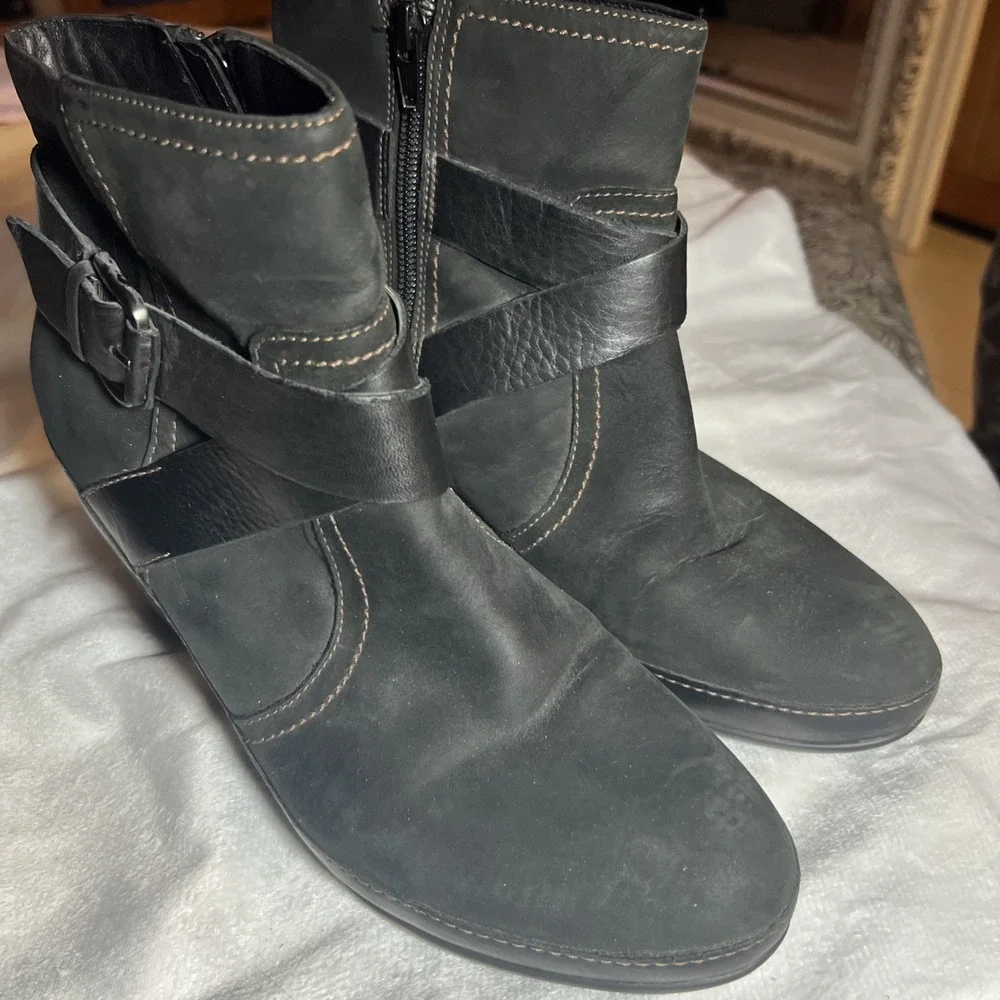 Clarks‎ Artisan Black Nubuck 82775 Gallery Art Boots Woman Size 8
